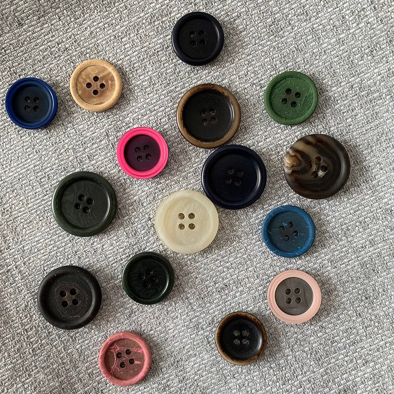 12 Bottoni Classici In Resina Per Cappotto E Giacca - 4 Fori, Nero E Coffee, 30 Mm - Kit Cucito Fai-da-te